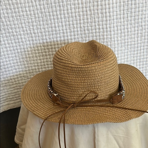Lulla Collection Stylish Tan Woven Hat with Patterned Band - Picture 3 of 6